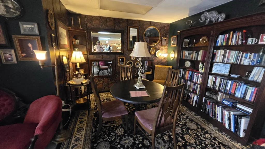 Cafe Library at Atomic Cat Cafe